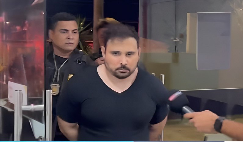 Imagem 1 - Caso Fabiana: Justiça converte flagrante do suspeito em prisão preventiva. O delegado Valério Kuerten, de Assu-RN, informa que não existe dúvidas que foi realmente João Batista Carvalho Neto, de 41 anos, que matou a psicóloga Fabiana Maia Veras, de 42 anos, com seis facadas, no final da tarde de terça-feira, em Assu-RN. O motivo do crime: João Batista acreditava que Fabiana Veras estava aconselhando a ex-namorada a se afastar dele. Imagem 1 - Caso Fabiana: Justiça converte flagrante do suspeito em prisão preventiva. O delegado Valério Kuerten, de Assu-RN, informa que não existe dúvidas que foi realmente João Batista Carvalho Neto, de 41 anos, que matou a psicóloga Fabiana Maia Veras, de 42 anos, com seis facadas, no final da tarde de terça-feira, em Assu-RN. O motivo do crime: João Batista acreditava que Fabiana Veras estava aconselhando a ex-namorada a se afastar dele.