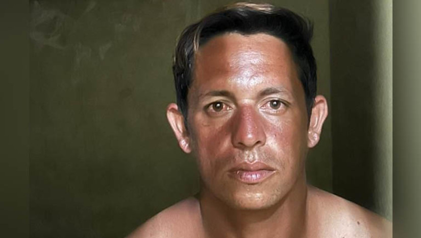 Imagem 1 - Homem é assassinado a tiros em via pública no bairro Aeroporto II, em Mossoró. O crime aconteceu no início da madrugada desta terça-feira (30), na rua José Nilson Fernandes. A polícia militar informou que foi acionada para verificar uma ocorrência com disparos de arma de fogo e ao chegar ao local, encontrou Westony Sandey da Silva Santiago ferido. O Samu ainda chegou a ser acionado, mas apenas constatou o óbito. No local, prevaleceu a lei do silêncio, ninguém quis comentar o caso. A DHPP vai investigar o crime. Imagem 1 - Homem é assassinado a tiros em via pública no bairro Aeroporto II, em Mossoró. O crime aconteceu no início da madrugada desta terça-feira (30), na rua José Nilson Fernandes. A polícia militar informou que foi acionada para verificar uma ocorrência com disparos de arma de fogo e ao chegar ao local, encontrou Westony Sandey da Silva Santiago ferido. O Samu ainda chegou a ser acionado, mas apenas constatou o óbito. No local, prevaleceu a lei do silêncio, ninguém quis comentar o caso. A DHPP vai investigar o crime.