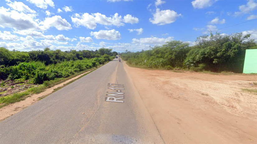 Imagem 1 -  Ordem de serviço para restauração das RNs 015, 117 e 177 será assinada nesta sexta, 3. Os trechos das rodovias estaduais que serão restaurados fazem parte do primeiro de três lotes licitados pela Secretaria de Estado da Infraestrutura (SIN). Ao todo, as obras irão abranger 210,5 quilômetros de rodovias. Entre os trechos que serão recuperados estão 44 quilômetros da RN-015, entre Mossoró e Baraúna, 41 quilômetros da RN-177, que liga Pau dos Ferros, Encanto e São Miguel, além de 34 quilômetros da RN-117, entre Mossoró e Governador Dix-sept Rosado.
