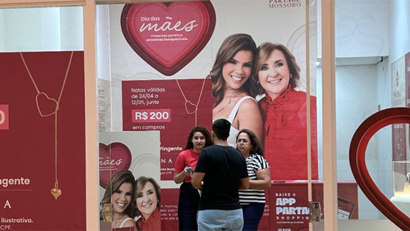 Imagem 1 -  Além do Partage Shopping de 10 às 16 horas, também estão vacinando contra influenza, HPV e Febre Amarela na Unidade Básica de Saúde Dr. Chico Costa (bairro Santo Antônio) e na Unidade Básica de Saúde Maria Soares da Costa ( no Grande Alto de São Manoel), das 8h às 16h. 