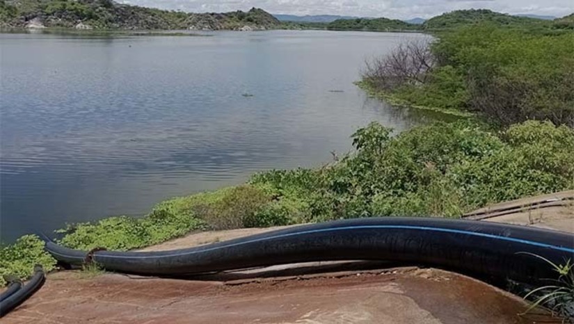 Imagem 1 -  Devido a parada na Estação de Bombeamento 1 da adutora Médio Oeste, as cidades de Campo Grande, Paraú, Triunfo Potiguar, Messias Targino, Janduís, Patú e comunidades da Serra de João do Vale terão abastecimento suspenso das 7h às 18h desta terça-feira (07). Segundo a Caern, o serviço é necessário para garantir a qualidade da água distribuída aos consumidores. Após o sistema ser religado, a normalização do envio de água ocorre em até 72 horas para todas as cidades e comunidades rurais.