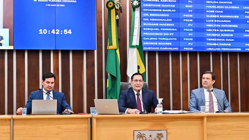 Imagem 1 - O projeto irá contribuir com a locomoção dos pacientes oncológicos de baixa renda. Trata-se do projeto que assegura o Serviço Gratuito de Transporte para o tratamento de saúde. O serviço poderá ser executado pela Sesap e DER, através da diretoria de transporte do Departamento de Estradas e Rodagens. As viagens deverão ser realizadas dentro dos limites geográficos do RN; o paciente deverá ser encaminhado para a cidade mais próxima que receba o tratamento e para receber o benefício os pacientes oncológicos deverão ser residentes no RN e comprovar renda mensal igual ou inferior a um salário mínimo e terá direito a um acompanhante por viagem. Imagem 1 - O projeto irá contribuir com a locomoção dos pacientes oncológicos de baixa renda. Trata-se do projeto que assegura o Serviço Gratuito de Transporte para o tratamento de saúde. O serviço poderá ser executado pela Sesap e DER, através da diretoria de transporte do Departamento de Estradas e Rodagens. As viagens deverão ser realizadas dentro dos limites geográficos do RN; o paciente deverá ser encaminhado para a cidade mais próxima que receba o tratamento e para receber o benefício os pacientes oncológicos deverão ser residentes no RN e comprovar renda mensal igual ou inferior a um salário mínimo e terá direito a um acompanhante por viagem.