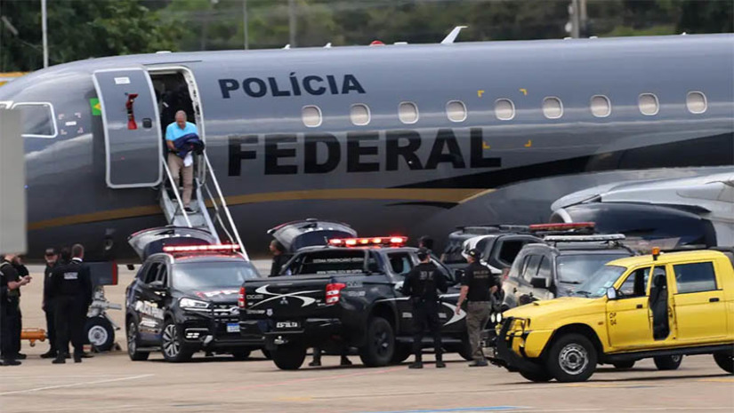 Imagem 1 - Irmãos Brazão e o delegado Rivaldo Barbosa são denunciados por assassinato de Marielle e Anderson. O deputado Chiquinho Brazão (sem partido-RJ), seu irmão Domingos Brazão, conselheiro do TCE do Rio de Janeiro, e o delegado da Polícia Civil, Rivaldo Barbosa, são acusados de planejar e ordenar a morte da vereadora e do motorista dela. A denúncia foi apresentada na terça-feira (7) no processo sigiloso que tramita no Supremo Tribunal Federal (STF). Os acusados estão presos desde o dia 24 de março, por ordem do relator do caso, ministro Alexandre de Moraes. Eles negam participação no crime. Imagem 1 - Irmãos Brazão e o delegado Rivaldo Barbosa são denunciados por assassinato de Marielle e Anderson. O deputado Chiquinho Brazão (sem partido-RJ), seu irmão Domingos Brazão, conselheiro do TCE do Rio de Janeiro, e o delegado da Polícia Civil, Rivaldo Barbosa, são acusados de planejar e ordenar a morte da vereadora e do motorista dela. A denúncia foi apresentada na terça-feira (7) no processo sigiloso que tramita no Supremo Tribunal Federal (STF). Os acusados estão presos desde o dia 24 de março, por ordem do relator do caso, ministro Alexandre de Moraes. Eles negam participação no crime.