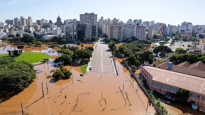Imagem 1 - Tragédia no RS já contabiliza 116 mortos e mais de 140 desaparecidos. Desde esta quinta-feira (9), a Defesa Civil estadual está divulgando os nomes de pessoas que morreram, bem como das cujo paradeiro é desconhecido. A lista já tem seis páginas. A relação, contudo, não é completa, conforme reconhece a própria Defesa Civil estadual, que está a todo momento atualizando a lista com base nas informações que recebe das defesas civis municipais e da Polícia Civil. Imagem 1 - Tragédia no RS já contabiliza 116 mortos e mais de 140 desaparecidos. Desde esta quinta-feira (9), a Defesa Civil estadual está divulgando os nomes de pessoas que morreram, bem como das cujo paradeiro é desconhecido. A lista já tem seis páginas. A relação, contudo, não é completa, conforme reconhece a própria Defesa Civil estadual, que está a todo momento atualizando a lista com base nas informações que recebe das defesas civis municipais e da Polícia Civil.