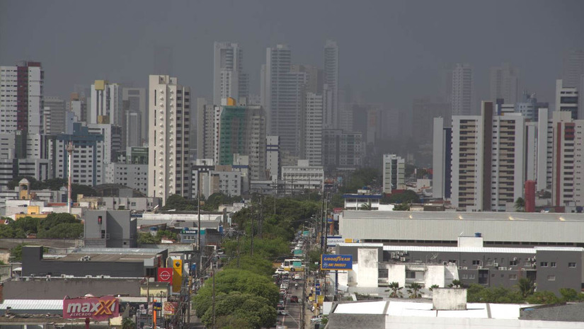 Imagem 1 - Emparn registra alerta de chuvas em toda as regiões do RN no final de semana. As chuvas decorrem da combinação entre a atuação da Zona de Convergência Intertropical (ZCIT) e o aquecimento das águas superficiais do oceano Atlântico na faixa equatorial, que provocam aumento da umidade, que avança sob o litoral favorecendo a formação de nuvens com chuvas. Na região de Mossoró a previsão é de céu parcialmente nublado com chuvas da quinta (16) ao domingo (19), com exceção do sábado (18). Imagem 1 - Emparn registra alerta de chuvas em toda as regiões do RN no final de semana. As chuvas decorrem da combinação entre a atuação da Zona de Convergência Intertropical (ZCIT) e o aquecimento das águas superficiais do oceano Atlântico na faixa equatorial, que provocam aumento da umidade, que avança sob o litoral favorecendo a formação de nuvens com chuvas. Na região de Mossoró a previsão é de céu parcialmente nublado com chuvas da quinta (16) ao domingo (19), com exceção do sábado (18).