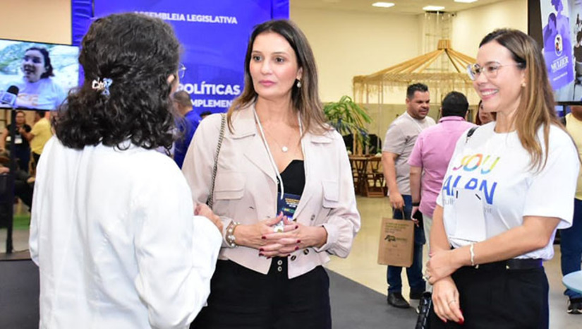 Imagem 1 - “Esse novo espaço facilita o acesso das mulheres aos serviços da Procuradoria da Mulher, pois agora elas vão poder contar, num só lugar, com três tipos de atendimentos qualificados para suas necessidades. Isso torna a Assembleia Legislativa mais próxima de quem precisa e mais engajada na defesa das mulheres vítimas de violência”, destacou a Procuradora Especial da Mulher, deputada Cristiane Dantas (SDD). Imagem 1 - “Esse novo espaço facilita o acesso das mulheres aos serviços da Procuradoria da Mulher, pois agora elas vão poder contar, num só lugar, com três tipos de atendimentos qualificados para suas necessidades. Isso torna a Assembleia Legislativa mais próxima de quem precisa e mais engajada na defesa das mulheres vítimas de violência”, destacou a Procuradora Especial da Mulher, deputada Cristiane Dantas (SDD).