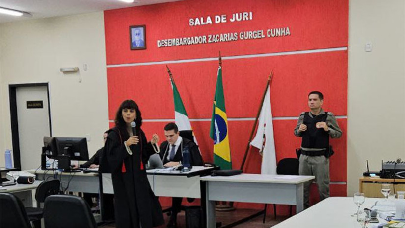 Imagem 1 -  Além do policial penal Kaio Cezar, também foi condenado Antônio Leonardo. Os dois haviam sido denunciados pelo Ministério Público Estadual, pelo assassinato do vigilante Aguinaldo de Freitas Santos, crime este ocorrido no dia 25 de junho de 2017, durante o Arraiá do Codá. No Júri, a defesa alegou que não havia provas para condená-los e o Ministério Público Estadual sustentou tese de homicídio duplamente qualificado, que restou aceita pelo Conselho de Sentença. Cabe recurso em instância superior.