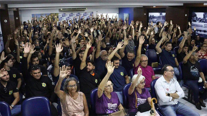 Imagem 1 - Servidores da Fundase vão realizar parada de advertência na próxima quarta, 29. A decisão foi tomada em Assembleia da categoria, realizada no dia 23 de maio. Segundo os servidores, a parada tem como objetivo chamar a atenção do Governo para o atendimento das pautas dos trabalhadores, especialmente no que se refere a aplicação de uma nova tabela salarial, reajustada, a partir de janeiro de 2025. Imagem 1 - Servidores da Fundase vão realizar parada de advertência na próxima quarta, 29. A decisão foi tomada em Assembleia da categoria, realizada no dia 23 de maio. Segundo os servidores, a parada tem como objetivo chamar a atenção do Governo para o atendimento das pautas dos trabalhadores, especialmente no que se refere a aplicação de uma nova tabela salarial, reajustada, a partir de janeiro de 2025.