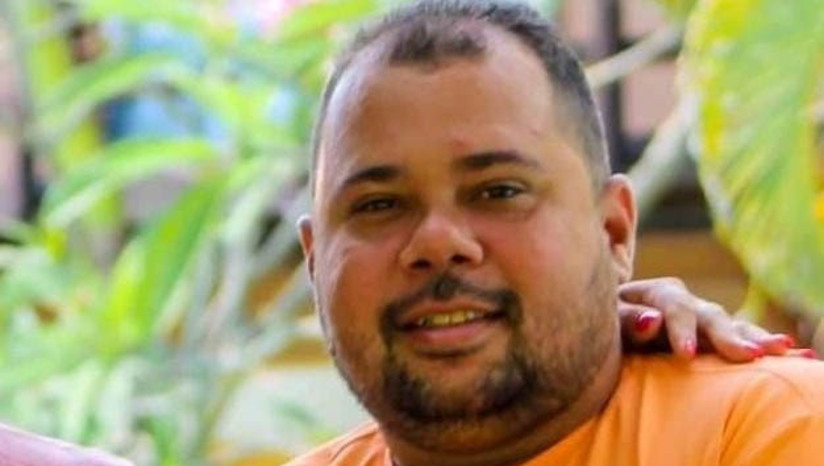 Imagem 1 -  Polícia militar registra homicídio a tiros no Belo Horizonte, em Mossoró. Alan Rodrigo de Melo, de 38 anos, também conhecido como “Alan Bam Bam”, foi morto a tiros, na noite desta segunda-feira (27), entre a Rua João Vitor de Oliveira e Av. Alberto Maranhão. A vítima estava sentada próximo a um comércio, quando foi surpreendida por dois suspeitos que chegaram ao local já atirando. Alan correu para o interior do estabelecimento, onde foi alvejado e, em seguida, correu para fora do local, na tentativa de escapar, mas acabou caindo, já sem vida, poucos metros depois. Uma mulher, que estava no comércio, foi baleada na perna, mas foi socorrida e não corre risco de morte. A polícia civil vai investigar o caso.