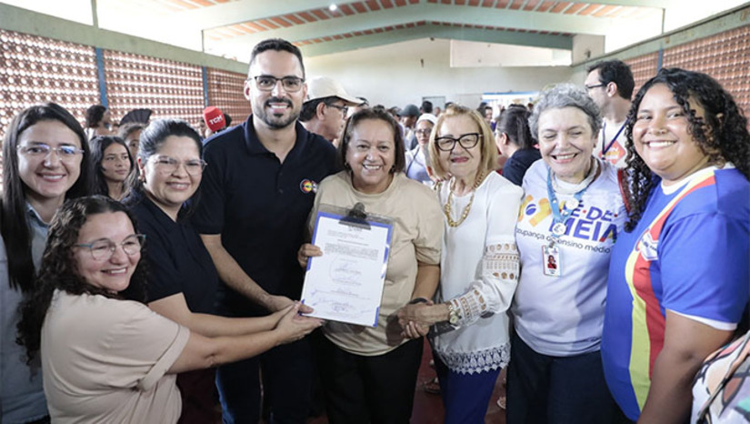 Imagem 1 -  O Centro de Educação Integrada Professor Eliseu Viana, em Mossoró, vai passar pela primeira grande reforma das instalações, incluindo ampliação e modernização. As obras incluem melhorias em 20 salas de aulas teóricas, seis laboratórios para aulas práticas e duas salas multiusos. O investimento na escola, referência no ensino, que tem 886 alunos, é de R$ 4,96 milhões. Ordem de serviço foi assinada nesta terça-feira (28) pela governadora Fátima Bezerra.