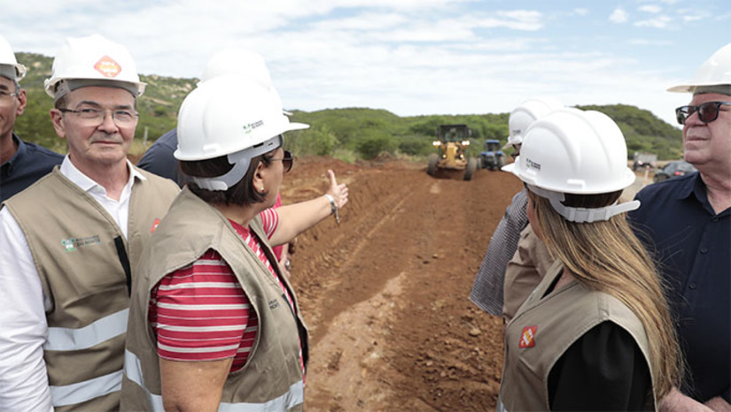 Imagem 1 - A chefe do Executivo Estadual visitará o canteiro de obras de recuperação da RN-288, localizado no entroncamento da BR 427. Às 11h30, realizará vistoria ao canteiro de obras do Instituto de Educação, Profissional, Tecnologia e Inovação do Rio Grande do Norte (IERN). E encerrando a agenda de cinco dias na região Oeste, Fátima Bezerra prestigia o “Pingo do Meio Dia”, em Mossoró, que abre a programação do Mossoró Cidade Junina. A partir das 11h, a governadora visita as tropas militares designadas para a segurança do evento. Imagem 1 - A chefe do Executivo Estadual visitará o canteiro de obras de recuperação da RN-288, localizado no entroncamento da BR 427. Às 11h30, realizará vistoria ao canteiro de obras do Instituto de Educação, Profissional, Tecnologia e Inovação do Rio Grande do Norte (IERN). E encerrando a agenda de cinco dias na região Oeste, Fátima Bezerra prestigia o “Pingo do Meio Dia”, em Mossoró, que abre a programação do Mossoró Cidade Junina. A partir das 11h, a governadora visita as tropas militares designadas para a segurança do evento.
