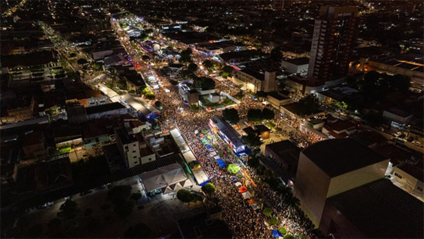 Imagem 1 -  A partir de quinta -feira (06), terá inicio a programação de todos os polos do Mossoró Cidade Junina, começando pelo polo Estação das Artes com shows de Efraim Lima, Flavio José, Nattan e A Vontade (Zezo Potiguar, Rai e Luan Estilizado). Na sexta terá Dorgival Dantas e Wesley Safadão e no domingo, no Arriá do Povo terá Marina Elali e Waldonis.