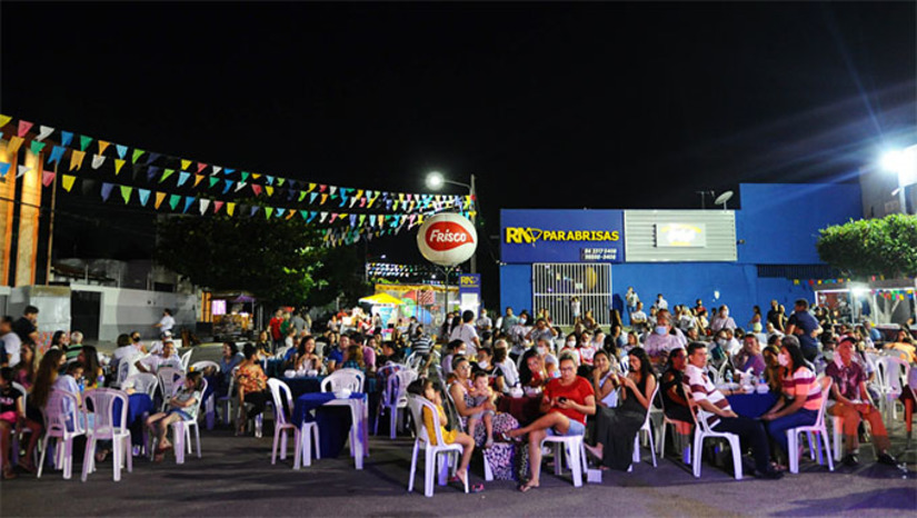 Imagem 1 -  A comunidade católica celebra o padroeiro São João e conta com uma programação religiosa com apresentações e shows com artistas regionais e nacionais.  A programação terá início no dia 14 e seguem até o dia 24 de junho, sempre a partir das 21h, ao lado da Igreja Matriz de São João Batista, no bairro Doze Anos.