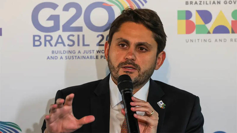 Imagem 1 -  Ministro das Comunicações é indiciado por suspeita de uso indevido de recursos públicos. Juscelino Filho (União-MA) é suspeito de usar recursos públicos para realizar a pavimentação de estradas que dão acesso a propriedades de sua família na cidade de Vitorino Freire (MA). Ele foi indiciado pela Polícia Federal, nesta quarta-feira (12). Em nota, o ministro alegou que o caso não tem nenhuma relação com sua atuação à frente do Ministério das Comunicações, mas à indicação de emendas parlamentares, quando exercia o cargo de deputado federal.