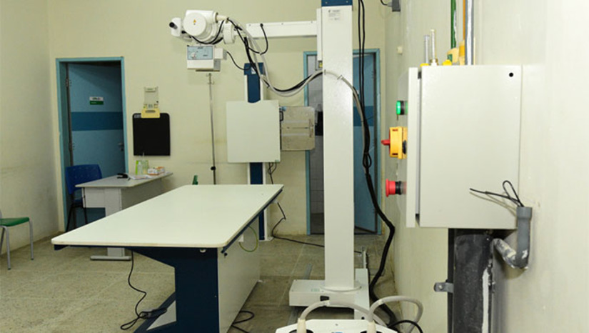Imagem 1 -  O aparelho recém-instalado pela Prefeitura de Mossoró atenderá cerca de 50 pacientes por dia na unidade. Isso significa um aumento significativo nas demandas, uma vez que um mesmo paciente pode realizar mais de um exame. Além da Unidade de Pronto Atendimento localizada no bairro Belo Horizonte, o município adquiriu novos equipamentos que serão instalados no Centro Clínico Prof. Vingt-un Rosado (PAM do Bom Jardim), sendo um aparelho movel e outro digital.