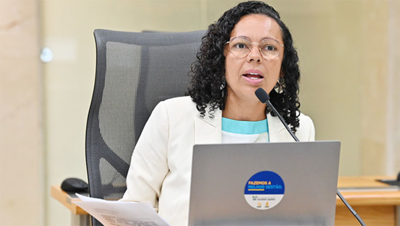 Imagem 1 -  A Assembleia Legislativa do Rio Grande do Norte promove nesta quinta- feira (20), uma audiência pública para debater a retomada de ações e obras do Departamento Nacional de Infraestrutura de Transportes (DNIT) pelo governo federal no RN. O debate é iniciativa do mandato da deputada Divaneide Basílio (PT). Divaneide exemplificou obras como a implementação de um sistema avançado de fiscalização em tempo real e automatizado dos veículos pesados, a manutenção na BR-304 e o novo asfalto da rotatória do Thermas em Mossoró. Outras obras executadas pelo Dnit são a recuperação total do pavimento da BR-405 e a reabilitação da Ponte de Igapó na BR-101.