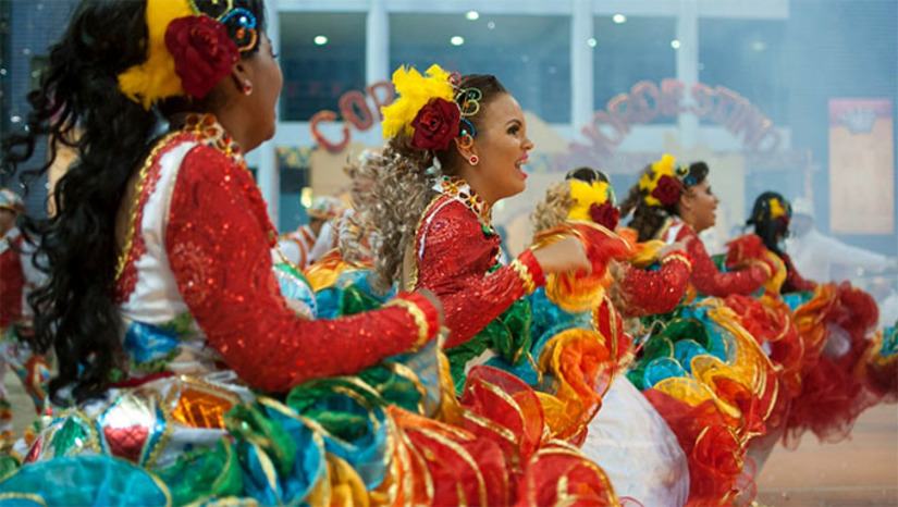 Imagem 1 - A partir desta sexta começam as disputas na categoria Interestadual Estilizado. cerca de 24 grupos juninos estão inscritos para participar do concurso. Se apresentar na Arena Deodete Dias, no principal festival junino do Rio Grande do Norte e um dos maiores do país é motivo de orgulho, entusiasmo e emoção para os quadrilheiros e quadrilheiras que percorrem dezenas de quilômetros com destino a Mossoró. “Estamos ansiosos para dançar em Mossoró, além de ser minha casa, dançar no MCJ sempre tem o gosto especial”, ressalta o coreografo mossoroense Abrão Morais, que este ano está na quadrilha Coração Nordestino de São Gonçalo do Amarante RN. Imagem 1 - A partir desta sexta começam as disputas na categoria Interestadual Estilizado. cerca de 24 grupos juninos estão inscritos para participar do concurso. Se apresentar na Arena Deodete Dias, no principal festival junino do Rio Grande do Norte e um dos maiores do país é motivo de orgulho, entusiasmo e emoção para os quadrilheiros e quadrilheiras que percorrem dezenas de quilômetros com destino a Mossoró. “Estamos ansiosos para dançar em Mossoró, além de ser minha casa, dançar no MCJ sempre tem o gosto especial”, ressalta o coreografo mossoroense Abrão Morais, que este ano está na quadrilha Coração Nordestino de São Gonçalo do Amarante RN.