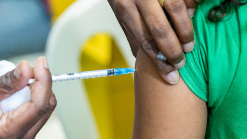 Imagem 1 - MS reforça a importância da vacinação contra a gripe; mais de 685 mil doses já foram aplicadas no RN. Em maio, o Ministério da Saúde recomendou a vacinação contra a Influenza para todas as pessoas com mais de 6 meses de idade. A campanha foi antecipada devido ao aumento da circulação de vírus respiratórios no país. A pasta enfatiza a necessidade de que todas as pessoas se imunizem. Especialmente, as consideradas do público-alvo para a vacina. Em 2023, apenas 48% do público-alvo foi vacinado no Rio Grande do Norte. Imagem 1 - MS reforça a importância da vacinação contra a gripe; mais de 685 mil doses já foram aplicadas no RN. Em maio, o Ministério da Saúde recomendou a vacinação contra a Influenza para todas as pessoas com mais de 6 meses de idade. A campanha foi antecipada devido ao aumento da circulação de vírus respiratórios no país. A pasta enfatiza a necessidade de que todas as pessoas se imunizem. Especialmente, as consideradas do público-alvo para a vacina. Em 2023, apenas 48% do público-alvo foi vacinado no Rio Grande do Norte.