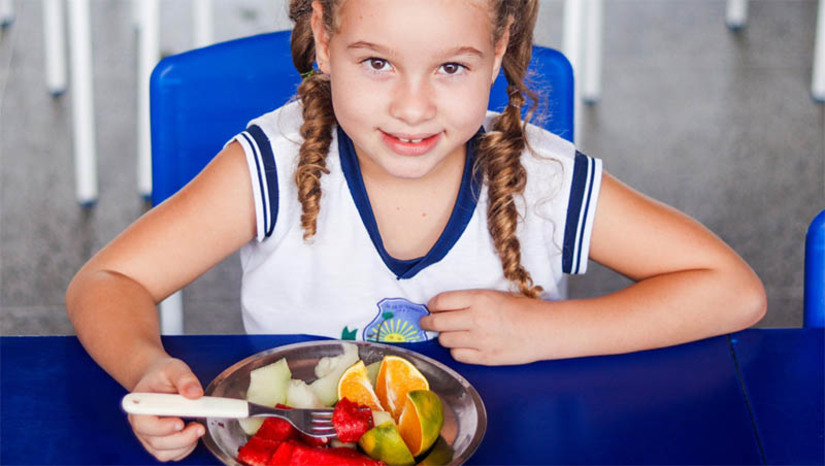 Imagem 1 -  PMM publica editais para aquisição de alimentos da agricultura familiar para escolas. O período para apresentação dos projetos de venda foi aberto nesta segunda-feira (24) e segue até 15 de julho. Os editais estão disponíveis no portal da Prefeitura de Mossoró. Os interessados em participar do processo devem apresentar a documentação para habilitação e o projeto de venda na escola para qual deseja fornecer os gêneros alimentícios.