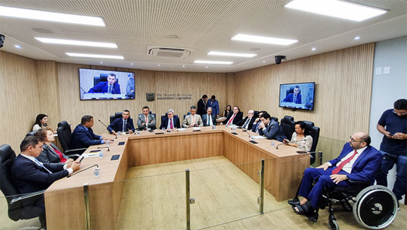 Imagem 1 -  Durante sabatina na Comissão de Finanças e Fiscalização da Assembleia, Antônio Ed se comprometeu a trabalhar para que as análises das prestações de contas das Prefeituras e Câmaras Municipais tenham mais celeridade. Além disso, defendeu que sejam realizadas capacitações para reduzir a quantidade de reprovações de contas por erros considerados formais. Antônio Ed foi escolhido pela governadora Fátima Bezerra (PT) em lista tríplice apresentada pela Corte de Contas, da qual ficou em primeiro lugar por critério de merecimento.