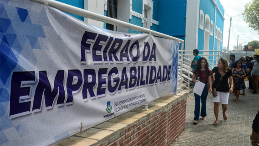 Imagem 1 - O “3º Feirão da Empregabilidade” acontece na Estação das Artes Elizeu Ventania, com a organização da Secretaria Municipal de Desenvolvimento Econômico, Inovação e Turismo (SEDINT). O evento acontecerá das 8h às 16h, oferecendo aos mossoroenses muitas vagas de empregos em diversas áreas. O candidato interessado deve apresentar currículo e documento com foto. Atualmente, o Painel de Empregos conta 421 empresas parceiras disponibilizando oportunidades de emprego. Imagem 1 - O “3º Feirão da Empregabilidade” acontece na Estação das Artes Elizeu Ventania, com a organização da Secretaria Municipal de Desenvolvimento Econômico, Inovação e Turismo (SEDINT). O evento acontecerá das 8h às 16h, oferecendo aos mossoroenses muitas vagas de empregos em diversas áreas. O candidato interessado deve apresentar currículo e documento com foto. Atualmente, o Painel de Empregos conta 421 empresas parceiras disponibilizando oportunidades de emprego.