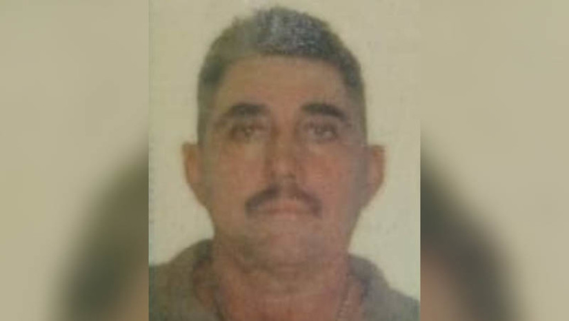 Imagem 1 - Mecânico é morto a tiros na porta de sua oficina no município de Paraú. O crime aconteceu no início da manhã desta sexta-feira (28). De acordo com informações do delegado Gabriel Napoli, Elias Ferreira da Fonseca, de 52 anos, estava na porta de sua oficina quando dois suspeitos chegaram em um carro branco e abriram fogo contra ela. A esposa de Elias estava dentro da residência, que fica no mesmo endereço da oficina, mas não conseguiu ver a ação dos criminosos. A polícia civil pede que a população ajude repassando qualquer informação que possa auxiliar nas investigações, de forma anônima, por meio do 181. Imagem 1 - Mecânico é morto a tiros na porta de sua oficina no município de Paraú. O crime aconteceu no início da manhã desta sexta-feira (28). De acordo com informações do delegado Gabriel Napoli, Elias Ferreira da Fonseca, de 52 anos, estava na porta de sua oficina quando dois suspeitos chegaram em um carro branco e abriram fogo contra ela. A esposa de Elias estava dentro da residência, que fica no mesmo endereço da oficina, mas não conseguiu ver a ação dos criminosos. A polícia civil pede que a população ajude repassando qualquer informação que possa auxiliar nas investigações, de forma anônima, por meio do 181.
