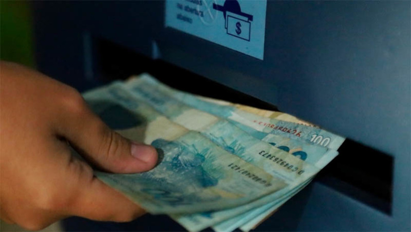 Imagem 1 - Pagamento da folha salarial de junho dos servidores do RN será concluído neste sábado, 29. Amanhecerá na conta os vencimentos dos servidores ativos, inativos e pensionistas que ganham acima de R$ 4 mil (bruto), além dos trabalhadores da Educação e aqueles que estão lotados em pastas com recursos próprios. Também será iniciado amanhã o pagamento do retroativo do piso do magistério, referente às primeiras parcelas dos pisos de 2023 e 2024. Imagem 1 - Pagamento da folha salarial de junho dos servidores do RN será concluído neste sábado, 29. Amanhecerá na conta os vencimentos dos servidores ativos, inativos e pensionistas que ganham acima de R$ 4 mil (bruto), além dos trabalhadores da Educação e aqueles que estão lotados em pastas com recursos próprios. Também será iniciado amanhã o pagamento do retroativo do piso do magistério, referente às primeiras parcelas dos pisos de 2023 e 2024.
