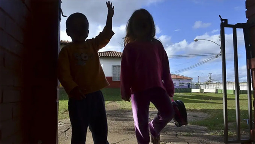 Imagem 1 -  A promotora de Justiça Renata Vivitti, que é da coordenação do Centro de Apoio da Infância do MP de São Paulo-SP,  avalia que, de fato, existe esse problema cultural. “Dentro de casa, há uma legitimação da violência”. Seja como uma forma deturpada de educar ou de corrigir. “Existe uma carga histórica e cultural do nosso país”.
