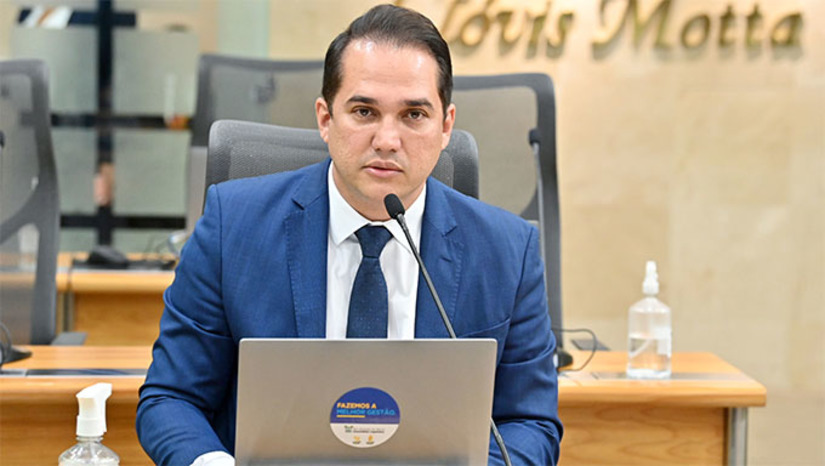 Imagem 1 -  O deputado afirmou que os valores  que movimentaram a economia local ainda serão divulgados, mas já  exemplos concretos, como Mossoró, que em 2023 a pesquisa da Fecomércio revelou que para cada R$ 1 investido, R$ 24 retornaram para a economia municipal. "Este ano, em 2024, foram investidos R$ 4 milhões, com expectativas de retornos igualmente impressionantes", disse.   Investimentos das prefeituras conseguiram monetizar e gerar retornos expressivos, multiplicando os valores públicos investidos.