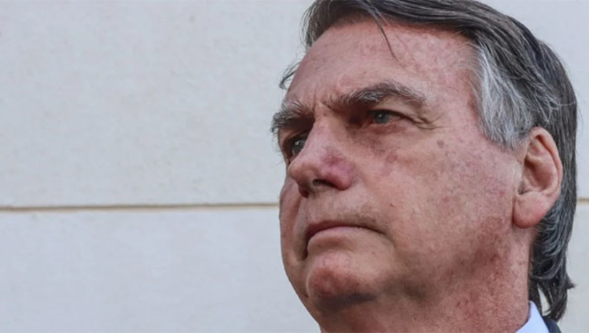 Imagem 1 -  A investigação apurou o funcionamento de uma organização criminosa para desviar e vender presentes de autoridades estrangeiras durante o governo Bolsonaro. No entanto, a cúpula da Procuradoria-Geral da República (PGR) pretende realizar a análise do relatório da  Polícia Federal (PF) no inquérito das joias após as eleições em outubro, para garantir que uma eventual acusação que coloque o ex-presidente Jair Bolsonaro (PL) no banco dos réus não tumultue o pleito. 
