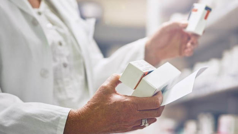 Imagem 1 -  Farmácia Popular passa a oferecer 95% dos medicamentos e insumos de forma gratuita para a população. Com isso, remédios indicados para o tratamento de colesterol alto, doença de Parkinson, glaucoma e rinite poderão ser retirados de graça pela população de todo o país. A expectativa é que, pelo menos, 3 milhões de pessoas que já utilizam o programa sejam impactadas, o que deve gerar uma economia para os usuários de até R$ 400 por ano. 