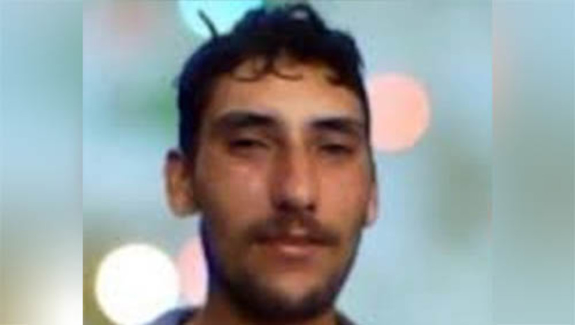 Imagem 1 -  Baleado em confronto com a polícia militar em Baraúna morre no HRTM. O confronto aconteceu no final da tarde da terça-feira (9). Wellington Andrade de Araújo, de 27 anos, chegou a ser socorrido em uma ambulância e acompanhado pelos próprios policiais para o Hospital Regional Tarcísio Maia, em Mossoró, onde entrou em óbito, na madrugada desta quinta-feira (11). De acordo com a PM, no dia do confronto, uma guarnição fazia patrulhamento na chamada “Rua da Vara”, quando avistou três suspeitos correndo para um matagal. Ao seguirem o trio, os policiais foram recebidos com tiros e revidaram, ferindo Wellington. O homem estava em liberdade monitorada por tornozeleira eletrônica. 