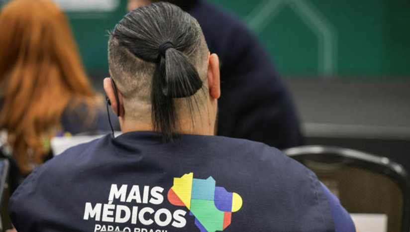 Imagem 1 -  Com 33 mil inscritos, novo edital do programa Mais Médicos tem adesão recorde. Os inscritos vão concorrer às mais de 3,1 mil vagas. O índice de concorrência ficou em 10,4 profissionais por vaga. O novo edital conta com novidades. Serão ofertadas vagas afirmativas, no regime de cotas, para pessoas com deficiência e grupos étnico-raciais, como negros, quilombolas e indígenas. Mais de 10,6 milhões de brasileiros serão beneficiados com a chegada dos novos médicos.