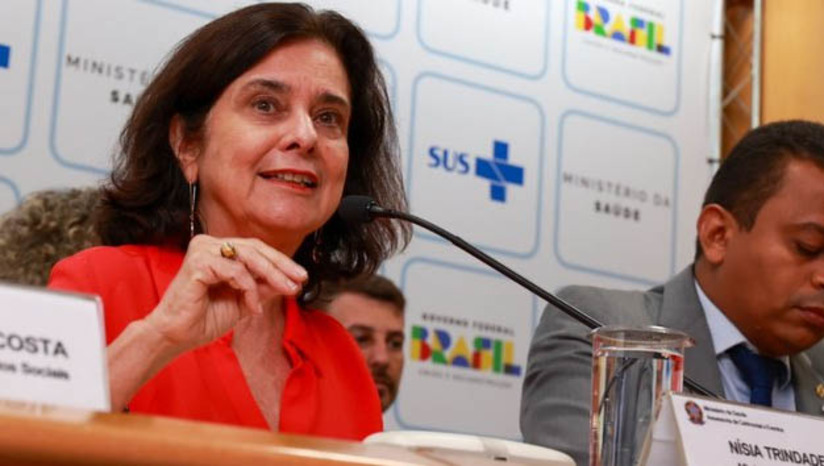Imagem 1 -  “Quando falamos do Farmácia Popular, estamos falando dos cuidados com as pessoas”. A ministra da Saúde, Nísia Trindade, comemorou a ampliação do programa e ressaltou que a iniciativa reflete o cuidado que o governo tem com o bem estar da população que precisa de acesso aos medicamentos. Nesta quarta-feira (10), o Farmácia Popular passou a oferecer 95% dos medicamentos e insumos de forma gratuita para toda a população. “Governar é cuidar. O Farmácia Popular é o SUS mostrando esse cuidado", disse a ministra.
