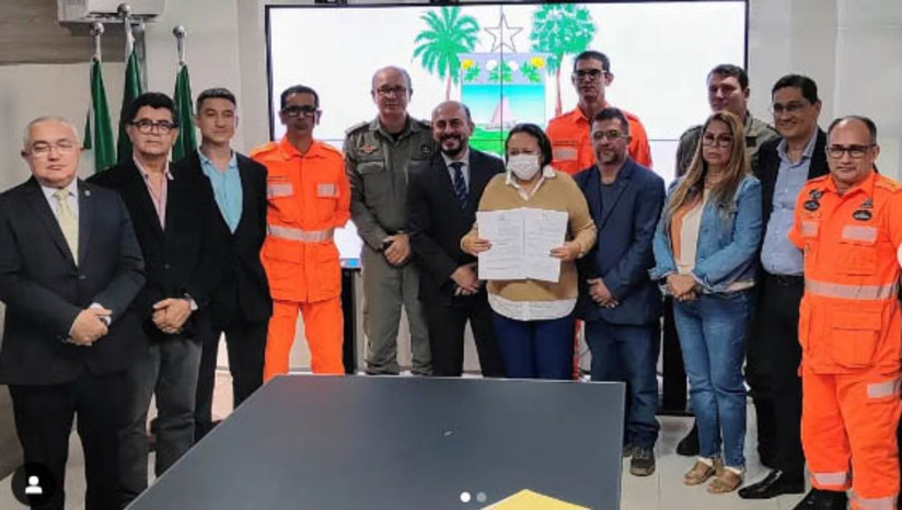 Imagem 1 - Fátima assina Lei que garante a reestruturação na carreira dos militares do RN. O projeto foi aprovado na quarta-feira (10), por unanimidade, na Assembleia Legislativa do RN e sancionado nesta sexta-feira (12), pelo executivo. A nova legislação traz mudanças significativas, adequando os interstícios de praças e oficiais e aperfeiçoando o fluxo de acesso das praças aos quadros auxiliares de oficiais. Além das alterações nos planos de carreira, a Governadora também instituiu o auxílio alimentação para os bombeiros militares, uma reivindicação antiga da categoria. Imagem 1 - Fátima assina Lei que garante a reestruturação na carreira dos militares do RN. O projeto foi aprovado na quarta-feira (10), por unanimidade, na Assembleia Legislativa do RN e sancionado nesta sexta-feira (12), pelo executivo. A nova legislação traz mudanças significativas, adequando os interstícios de praças e oficiais e aperfeiçoando o fluxo de acesso das praças aos quadros auxiliares de oficiais. Além das alterações nos planos de carreira, a Governadora também instituiu o auxílio alimentação para os bombeiros militares, uma reivindicação antiga da categoria.