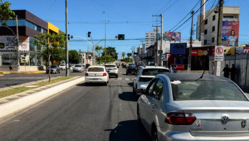 Imagem 1 -  Condutores devem ficar atentos às intervenções no trânsito próximo à Estação das Artes . As intervenções pontuais passarão a ser realizadas a partir desta quarta-feira (17), em virtude da realização do “Mossoró Sal & Luz”. De acordo com a Secretaria de Mobilidade, de quarta a sexta (19), as intervenções serão realizadas a partir das 16h. Já no sábado (20),  será a partir das 7h, devendo se estender até o final da programação do evento. Os condutores devem procurar rotas alternativas; confira os pontos de bloqueio.