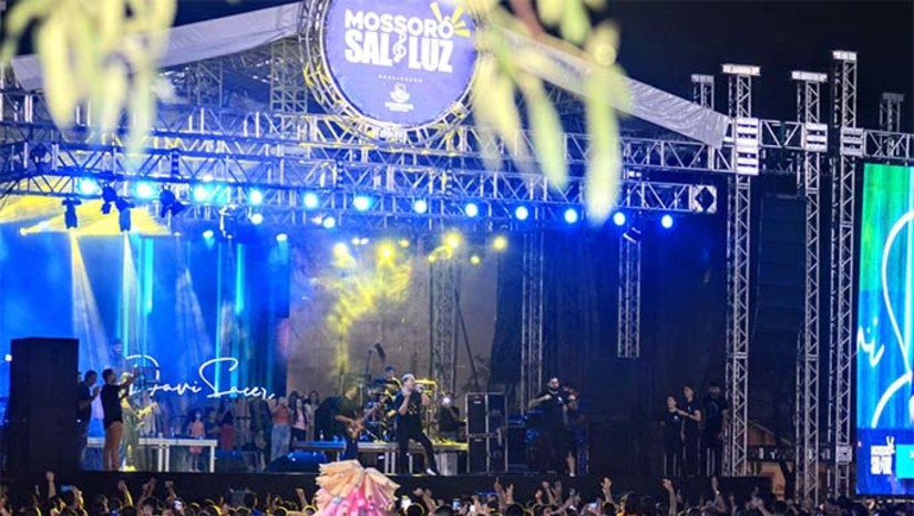 Imagem 1 - Abrindo a programação nesta quarta (17) a partir das 18h se apresentam os artistas Stefheson Carlos, ás 19:10h sobe ao palco Cícero Oliveira, na sequência às 21h a cantora Fernanda Brum e encerrando a primeira noite de shows às 22:50h Anderson Freire cantando seus maiores sucessos. Todas as noites, artistas locais também estarão presentes na Estação das Artes. Imagem 1 - Abrindo a programação nesta quarta (17) a partir das 18h se apresentam os artistas Stefheson Carlos, ás 19:10h sobe ao palco Cícero Oliveira, na sequência às 21h a cantora Fernanda Brum e encerrando a primeira noite de shows às 22:50h Anderson Freire cantando seus maiores sucessos. Todas as noites, artistas locais também estarão presentes na Estação das Artes.