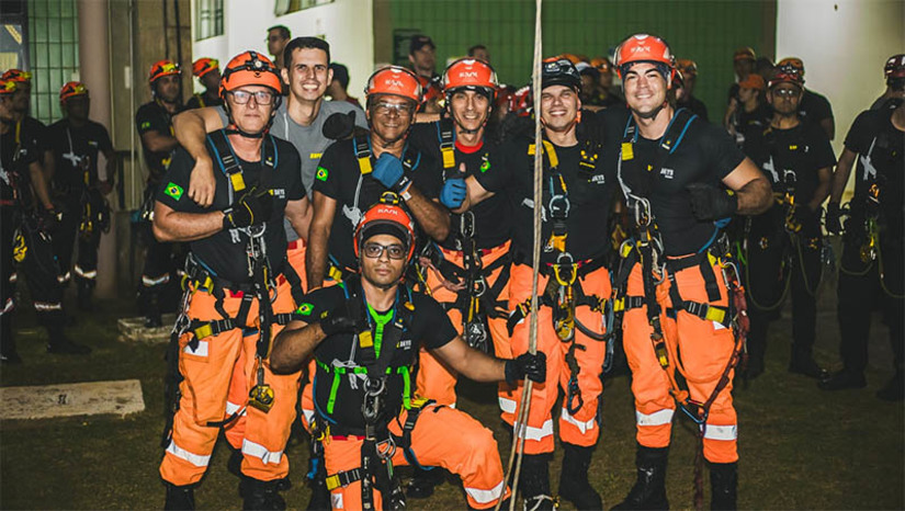 Imagem 1 - Bombeiros do RN se destacam em competição internacional de salvamento em altura. A RopeDays 2024 foi realizada em São Paulo entre os dias 16 e 18 de julho. A equipe potiguar conquistou o primeiro lugar entre os times do Norte e Nordeste do Brasil, além de garantir a sétima colocação na classificação geral. A competição, reconhecida por sua complexidade e alto nível técnico, é uma plataforma importante para a demonstração de habilidades em operações de resgate em altura. Imagem 1 - Bombeiros do RN se destacam em competição internacional de salvamento em altura. A RopeDays 2024 foi realizada em São Paulo entre os dias 16 e 18 de julho. A equipe potiguar conquistou o primeiro lugar entre os times do Norte e Nordeste do Brasil, além de garantir a sétima colocação na classificação geral. A competição, reconhecida por sua complexidade e alto nível técnico, é uma plataforma importante para a demonstração de habilidades em operações de resgate em altura.