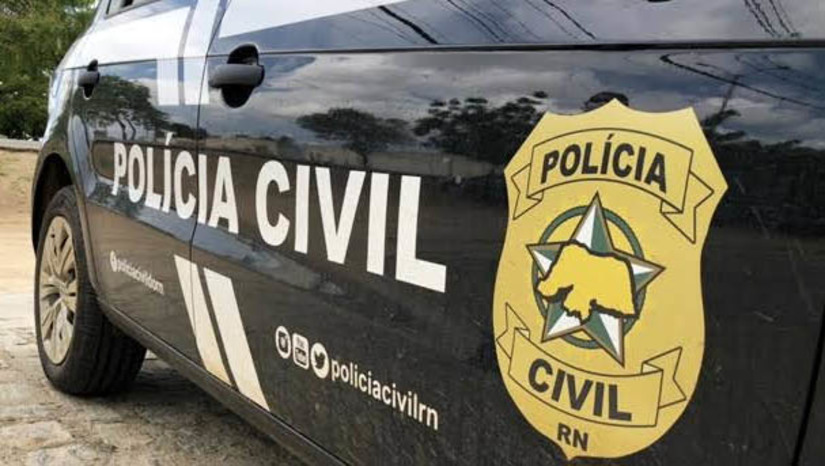 Imagem 1 -  PC cumpre mandado de internação provisória contra adolescente em Martins. Contra o menor, de apenas 17 anos, havia um mandado de internação provisória, expedido pelo Poder Judiciário do Estado, pela suspeita da prática de ato infracional análogo ao crime de lesão corporal seguida de morte. Segundo informações do delegado Ruan Gabriel, da delegacia de Martins, o crime aconteceu no município de Serrinha dos Pintos, no dia 16 de junho de 2024, e teve como vítima Cleidinaldo Faustino da Silva, conhecido como "Caboquinha". O mandado foi cumprido nesta terça-feira (23).