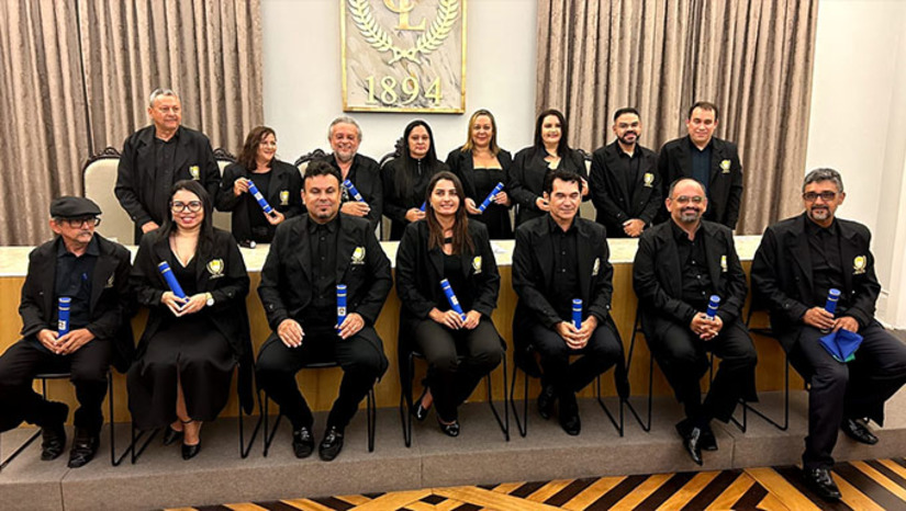 Imagem 1 -  O presidente da Academia de Lestas do Litoral Leste Cearense, Ricardo Costa disse que a antologia "Vozes do Leste" reúne textos literários dos diversos escritores da região, refletindo a rica diversidade cultural do litoral leste. Durante o lançamento, a Academia homenageará importantes figuras da cultura local com a entrega do troféu: ADOLFO CAMINHA, que reconhece a relevância de artistas em diversas áreas.
