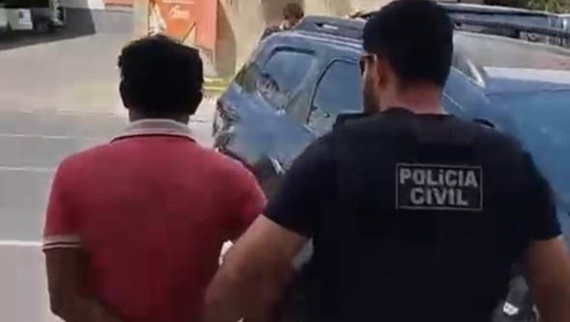 Imagem 1 -  Suspeito da prática do crime de roubo é preso no Planalto 13 de Maio, em Mossoró. A prisão aconteceu nesta segunda-feira (29). De acordo com as investigações, cpnduzidas pela equipe da Defur, o homem, de 36 anos, já tinha passagem pela polícia e também é investigado pela prática de outros crimes de roubo, além de tráfico de drogas, ameaça, falsidade ideológica e porte ilegal de arma de fogo. Também ficou constatado que ele realizou diversas ações criminosas na região.
