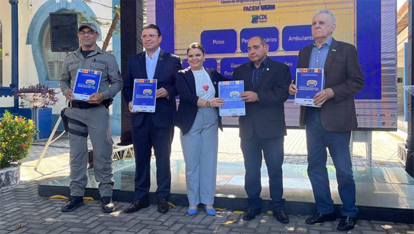 Imagem 1 - A cada R$ 1 investido no MCJ 2024, R$ 10,7 retornaram a economia do município. O dado é do Diagnóstico Socioeconômico do Mossoró Cidade Junina 2024, elaborado pela Faculdade de Ciências Econômicas da Universidade do Estado do Rio Grande do Norte (Facem/Uern), em parceria com a Câmara de Dirigentes Lojistas de Mossoró (CDL). A rede hoteleira e o setor de bares e restaurantes foram os mais beneficiados. O primeiro registrou ocupação de 82% tendo um retorno de R$ 6,6 milhões, a partir de um investimento de R$ 2,7 milhões. Já os bares e restaurantes, investiram R$ 2,8 milhões, obtendo um retorno no valor de R$ 7,8 milhões. Imagem 1 - A cada R$ 1 investido no MCJ 2024, R$ 10,7 retornaram a economia do município. O dado é do Diagnóstico Socioeconômico do Mossoró Cidade Junina 2024, elaborado pela Faculdade de Ciências Econômicas da Universidade do Estado do Rio Grande do Norte (Facem/Uern), em parceria com a Câmara de Dirigentes Lojistas de Mossoró (CDL). A rede hoteleira e o setor de bares e restaurantes foram os mais beneficiados. O primeiro registrou ocupação de 82% tendo um retorno de R$ 6,6 milhões, a partir de um investimento de R$ 2,7 milhões. Já os bares e restaurantes, investiram R$ 2,8 milhões, obtendo um retorno no valor de R$ 7,8 milhões.