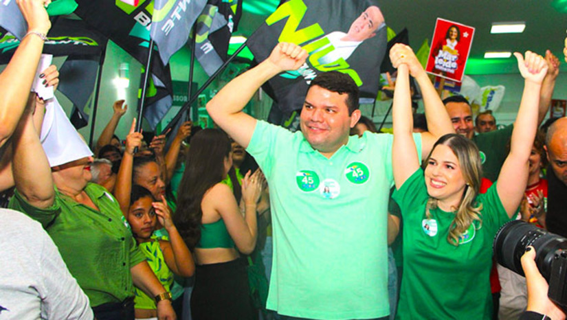 Imagem 1 - Nove partidos foram confirmados na convenção, hoje (3), no apoio à chapa de oposição liderada por Lawrence Amorim à Prefeitura em 6 de outubro. Lawrence agradeceu o apoio. “Estamos somando forças para construir uma Mossoró mais forte, colocando as pessoas em primeiro lugar”, disse. Segundo ele, Mossoró é terra de gente que precisa voltar a ter vez e voz. Imagem 1 - Nove partidos foram confirmados na convenção, hoje (3), no apoio à chapa de oposição liderada por Lawrence Amorim à Prefeitura em 6 de outubro. Lawrence agradeceu o apoio. “Estamos somando forças para construir uma Mossoró mais forte, colocando as pessoas em primeiro lugar”, disse. Segundo ele, Mossoró é terra de gente que precisa voltar a ter vez e voz.