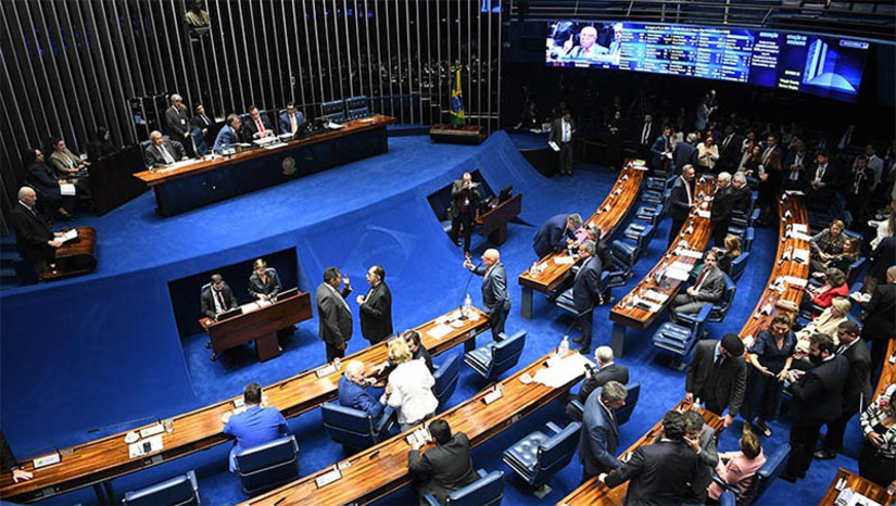Imagem 1 - Senado pode votar novo prazo para o parcelamento de débitos dos municípios com o INSS. A sessão deliberativa está marcada para às 14h desta terça-feira (6) e tem outros dois itens na pauta. A PEC 66/2023 passará pela quinta e última sessão de discussão. A proposta do senador Jader Barbalho (MDB-PA) prevê o parcelamento dos débitos com o Instituto Nacional do Seguro Social (INSS) e com os regimes próprios de previdência municipais. Além do parcelamento em até 20 anos, o texto define um limite de 2% a 4% no orçamento das prefeituras para o pagamento de precatórios. Imagem 1 - Senado pode votar novo prazo para o parcelamento de débitos dos municípios com o INSS. A sessão deliberativa está marcada para às 14h desta terça-feira (6) e tem outros dois itens na pauta. A PEC 66/2023 passará pela quinta e última sessão de discussão. A proposta do senador Jader Barbalho (MDB-PA) prevê o parcelamento dos débitos com o Instituto Nacional do Seguro Social (INSS) e com os regimes próprios de previdência municipais. Além do parcelamento em até 20 anos, o texto define um limite de 2% a 4% no orçamento das prefeituras para o pagamento de precatórios.