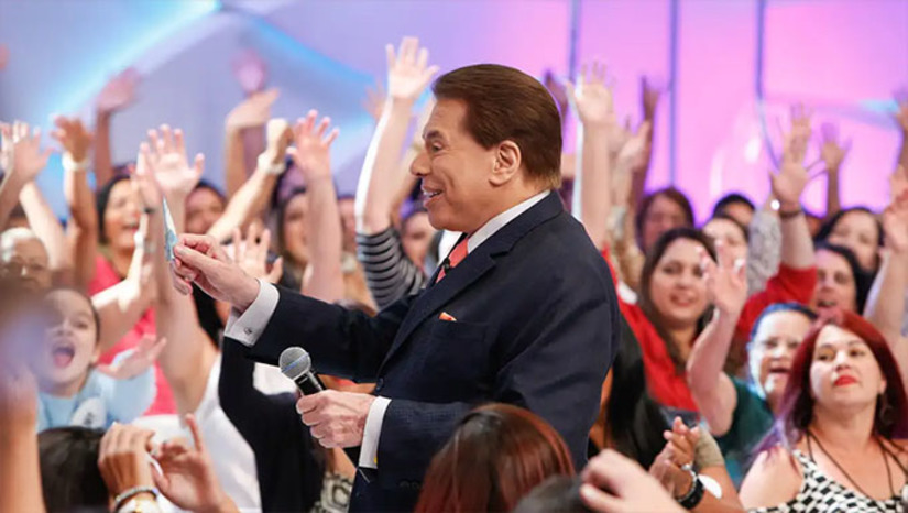 Imagem 1 -  Conhecido como o homem do Baú da Felicidade, Silvio Santos nasceu na Lapa, no Rio de Janeiro, em 1930. Senor Abravanel - seu nome de batismo - era filho de imigrantes judeus e tinha cinco irmãos. Dono de uma voz e risada marcantes, a história dele se confunde, desde os anos 60, com a da própria televisão no Brasil. Todos os órgãos de Governo publicaram nota de pesar.