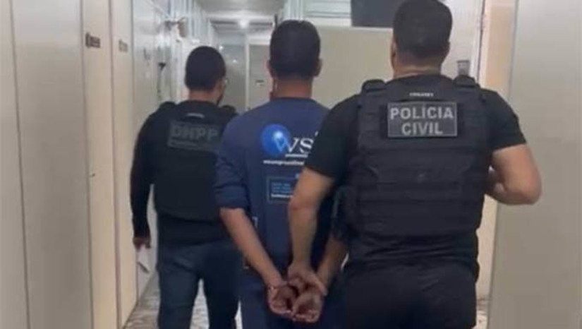 Imagem 1 -  A prisão ocorreu na manhã desta sexta-feira (23), no bairro Bom Jardim, em Mossoró. O crime aconteceu em 2 de julho de 2024, no Sítio Paisagem da Oiticica, zona rural do município. Segundo a polícia civil, o crime foi motivado por ciúmes. O suspeito, um homem de 19 anos, tinha um caso com a esposa da vítima, Raul Rosado Bandeira Neto, de 49 anos, e queria que os dois se separassem. 