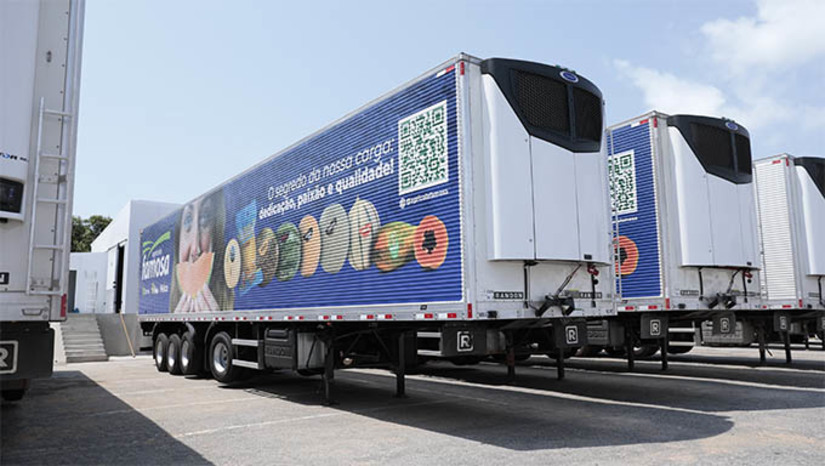 Imagem 1 - Exportações de frutas do RN em 2024 terá volume duas vezes superior ao do ano passado. A exportação de frutas da safra 2024/2025 foi iniciada nesta segunda-feira (26). Este ano toda a logística da comercialização internacional será feita pelo Porto de Natal. O aumento no volume de frutas que serão exportadas nesta safra será possível devido às iniciativas e investimentos do Governo do Estado, Governo Federal, Companhia Docas do RN (Codern) e iniciativa privada. “Com a logística toda dentro do RN, a atividade econômica se fortalece, criando novas oportunidades, empregos e renda”, disse a governadora Fátima Bezerra. Imagem 1 - Exportações de frutas do RN em 2024 terá volume duas vezes superior ao do ano passado. A exportação de frutas da safra 2024/2025 foi iniciada nesta segunda-feira (26). Este ano toda a logística da comercialização internacional será feita pelo Porto de Natal. O aumento no volume de frutas que serão exportadas nesta safra será possível devido às iniciativas e investimentos do Governo do Estado, Governo Federal, Companhia Docas do RN (Codern) e iniciativa privada. “Com a logística toda dentro do RN, a atividade econômica se fortalece, criando novas oportunidades, empregos e renda”, disse a governadora Fátima Bezerra.