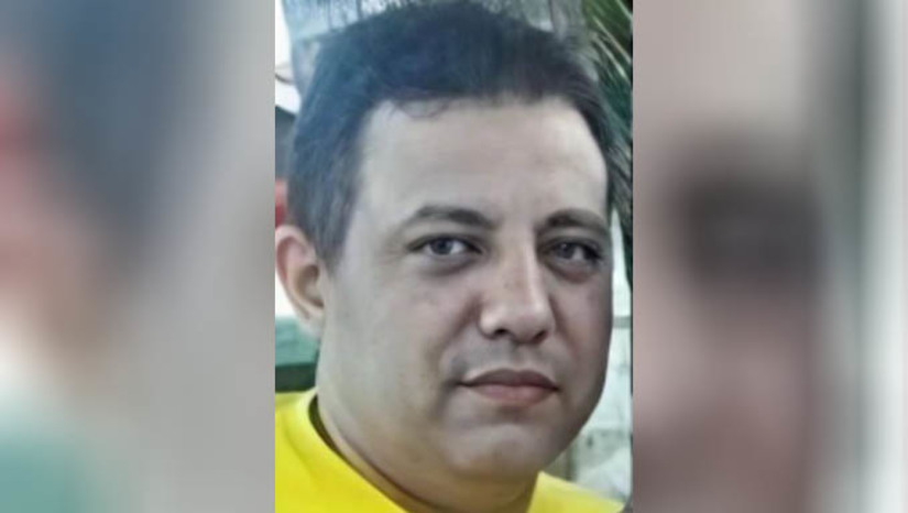 Imagem 1 -  Polícia Civil prende comerciário por feminicídio em Pau dos Ferros. O mandado de prisão contra Abraão Jácome de Lima, de 41 anos, foi cumprido ainda nesta terça-feira (17), no hospital onde ele está internado. Pela manhã, a justiça determinou que ele fosse preso preventivamente pelo feminicídio cometido contra e ex-esposa dele, Auciclécia Rita da Conceição Aquino, de 43 anos, ocorrido no dia 12 de setembro de 2024, no mesmo município. Após matar a mulher com diversas facadas, ele tentou tirar a própria vida, motivo pelo qual ainda encontra-se internado.