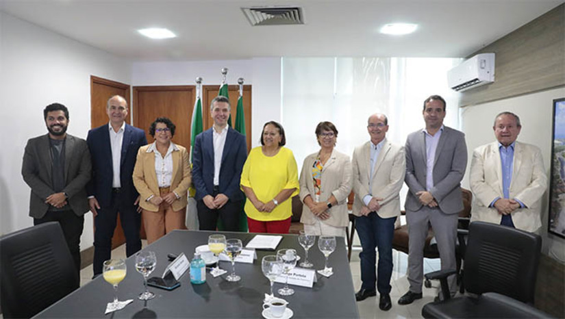 Imagem 1 -  Superintendente confirma funcionamento do HUB dos Correios no RN para o início de 2025. A governadora Fátima Bezerra recebeu nesta quarta-feira (18) o CEO Ricardo Gesse e o diretor de operações André Lima, da Zurich Airport, concessionária do Aeroporto Aluízio Alves, em São Gonçalo do Amarante, e a superintendente dos Correios no RN, Jaqueline Costa, para tratar dos investimento que vêm sendo feitos no terminal aéreo, bem como para tratar do início das operações do HUB dos Correios, que irá funcionar no local.