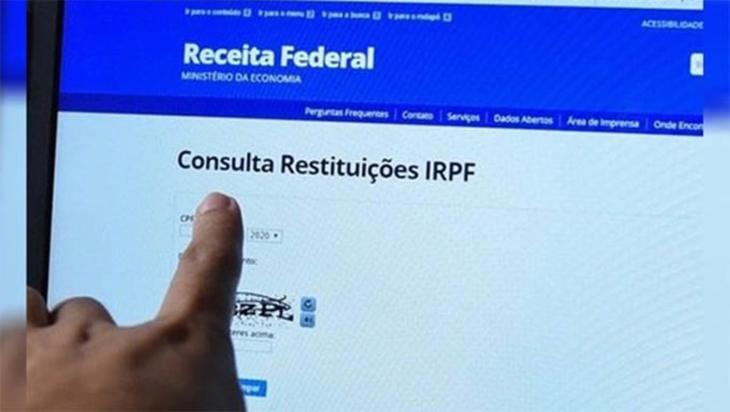 Imagem 1 -  Receita Federal abre consulta ao quinto lote de restituição do IRPF 2024. A consulta foi aberta às 10h desta segunda-feira (23). Esse lote contempla também restituições residuais de exercícios anteriores. O crédito bancário das 511.025 restituições será realizado ao longo do dia 30 de setembro, no valor total de R$ 1.032.907.305,12. Desse total, R$ 435.272.217,34 referem-se ao quantitativo de restituições de contribuintes que possuem prioridade legal. Para saber se a restituição está disponível, o contribuinte deve acessar a página da Receita na internet, clicar em "Meu Imposto de Renda" e, em seguida, em "Consultar a Restituição".